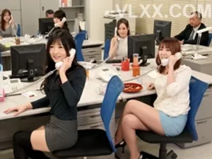 Cô nàng ghen tị khi cậu bạn thân có em người yêu nên liên tục gạ tình
